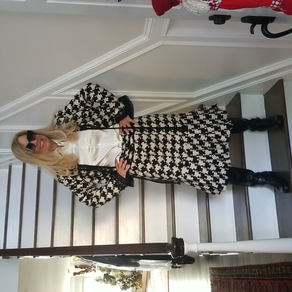 ECI NY B&W Cleaned, Houndstooth Wool Blend Dressy Skirt Suit, Size 10, $88 - Picture 16 of 17